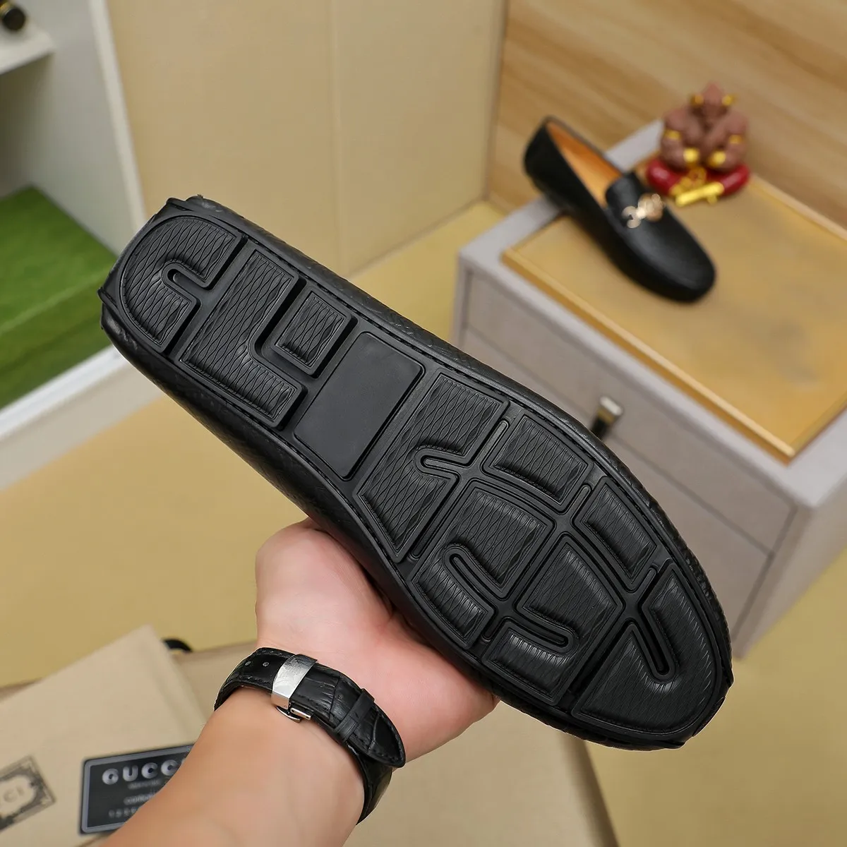 Men's shoes 💰360💰💰GUCCI Gucci official website synchronizes the latest model 🛃The upper is made of imported cowhide, 🐷leather lining, rubber outsole, 🎩🎩top-notch handcrafted workmanship with fine stitches and threads🔍definitely satisfy those perfectionist men who pursue high luxury quality 👏 Colors available! Code number 38-45 Large quantity in stock